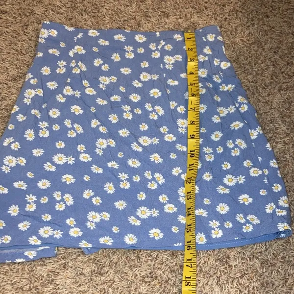 Hollister daisy print mini skirt sz S - Image 8