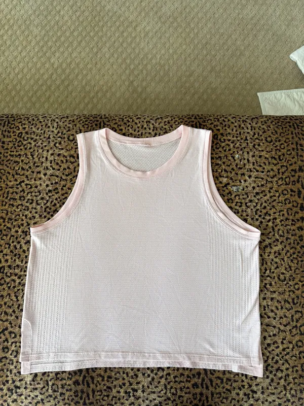 Lululemon train to be be tank size 6  - Image 3