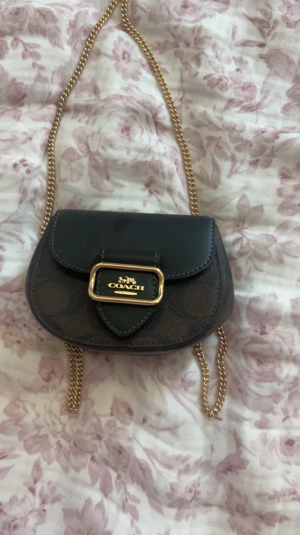 Coach Crossbody Bag with gold chain - Image 2