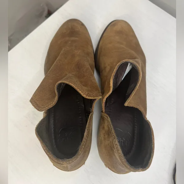 Sorel Lolla II Cut Out Bootie in Nuebuck Tan 9 - Image 10