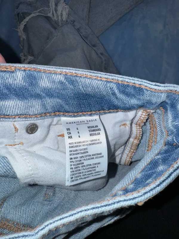 American Eagle Mom Straight Jeans Distressed - Image 6