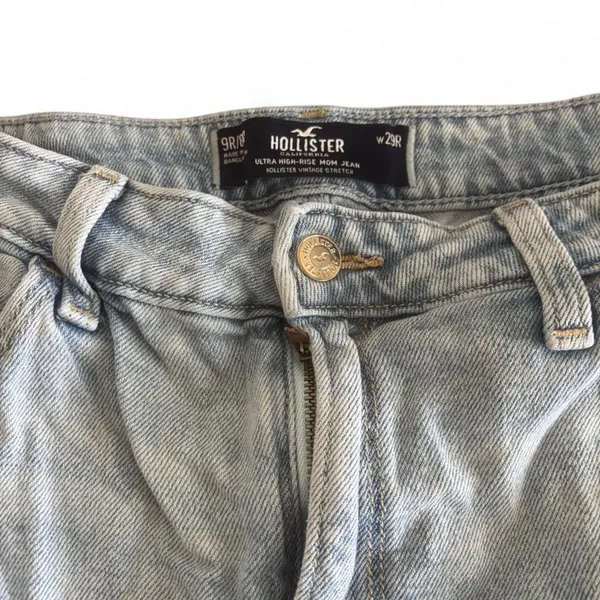 Hollister Ultra High-Rise Mom Jeans Light Wash Distressed Ripped Size 9R 29 - Image 4