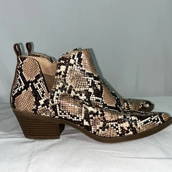 Time & True faux snake skin ankle boots. In new shape, very soft 7.5 - Image 4