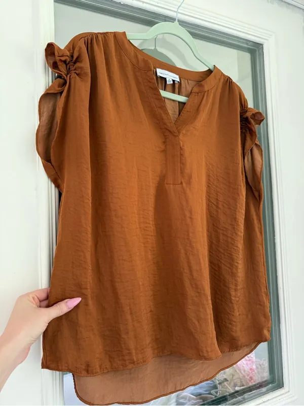 Gibson Latimer Rust Flutter Shoulder V-Neck Blouse - Image 4