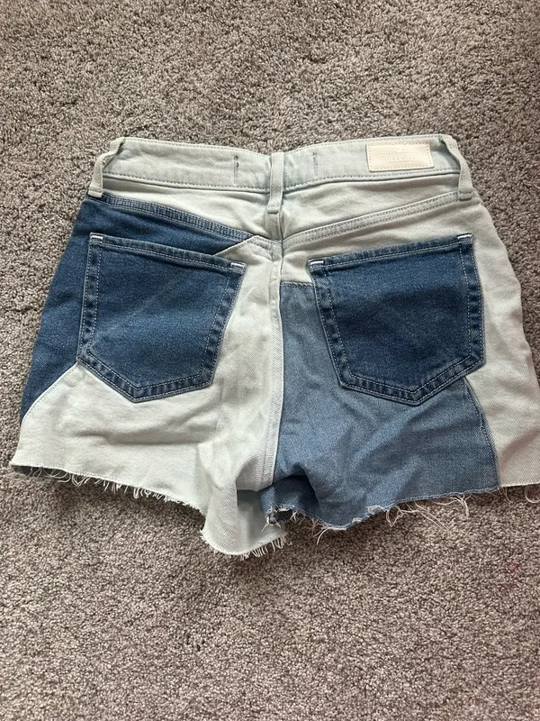Hollister Ultra High-Rise Mom Shorts - Image 4