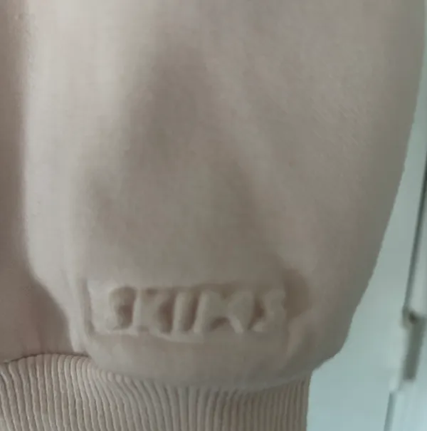 SKIMS NWT Pink Cropped Hoodie - Image 7