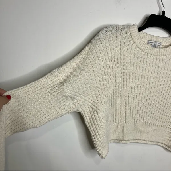 Urban Outfitters cream cropped sweater long sleeve women’s‎ size small modern - Image 3