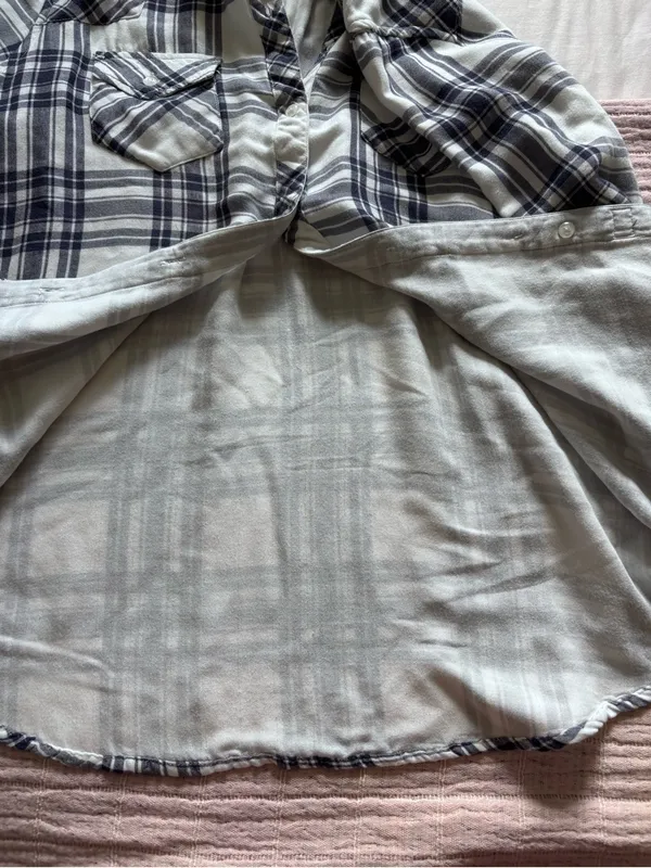 Rails‎ Classic White & Navy Plaid Button-Down Shirt size Medium - Image 7