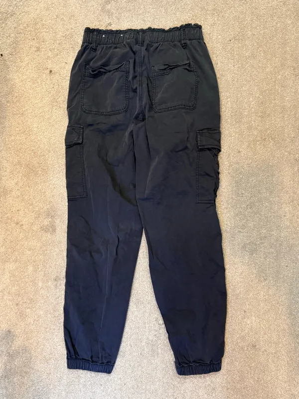 American Eagle Vintage Grey Elastic Waist Cargo Pants Size 6 - Image 3
