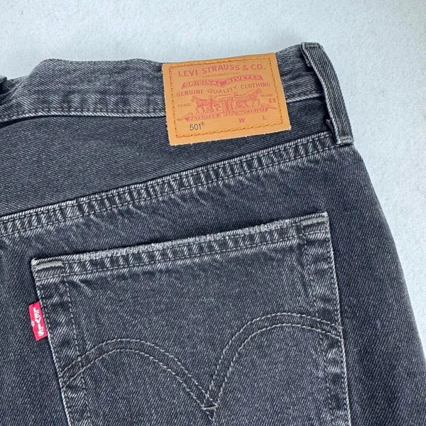 Levi’s Black High Rise Distressed 5 pockets raw hem Denim Shorts W31 - Image 5
