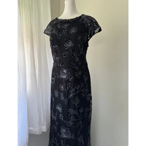SLNY SL Fashions Black & Silver Cap Sleeve Floor Length Gown - Image 4