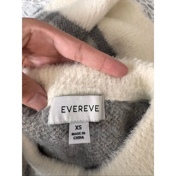 Evereve Plaid Fuzzy Knit Sweater XS Gray Cream Soft Warm Cozy - Image 7