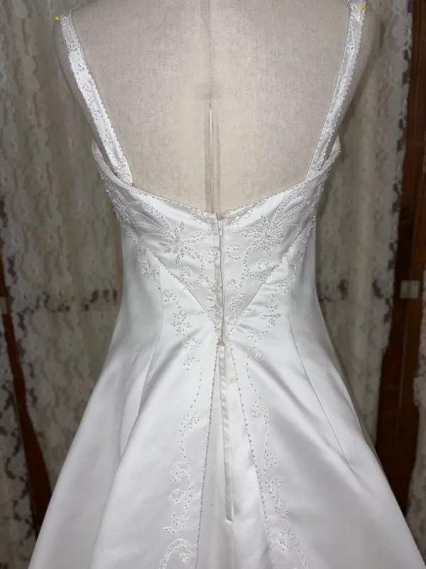 Pretty Vintage 90s Satin Split Skirt Wedding Gown - Image 8