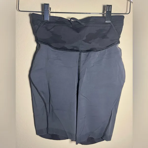 Lululemon Base Pace High-Rise Short 8"
Heritage 365 Camo Deep Coal Multi… - Image 10
