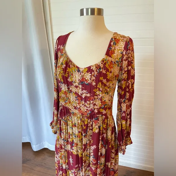 Skies Are Blue Floral Burgundy Print Midi Length Dress - Image 2