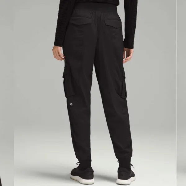 LULULEMON Dance Studio Relaxed-Fit Mid-Rise Cargo Jogger In‎ Black Size Large - Image 2