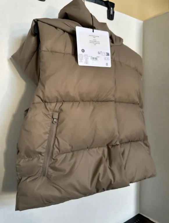 ALO YOGA Gold Rush Puffer Vest in Light Cocoa Beige Khaki Size S RARE - Image 5