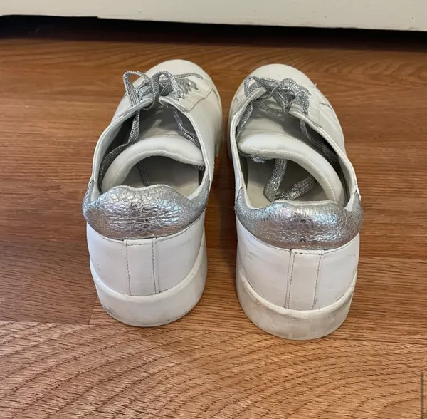 Kenneth Cole Size 8 Sneakers - Image 8