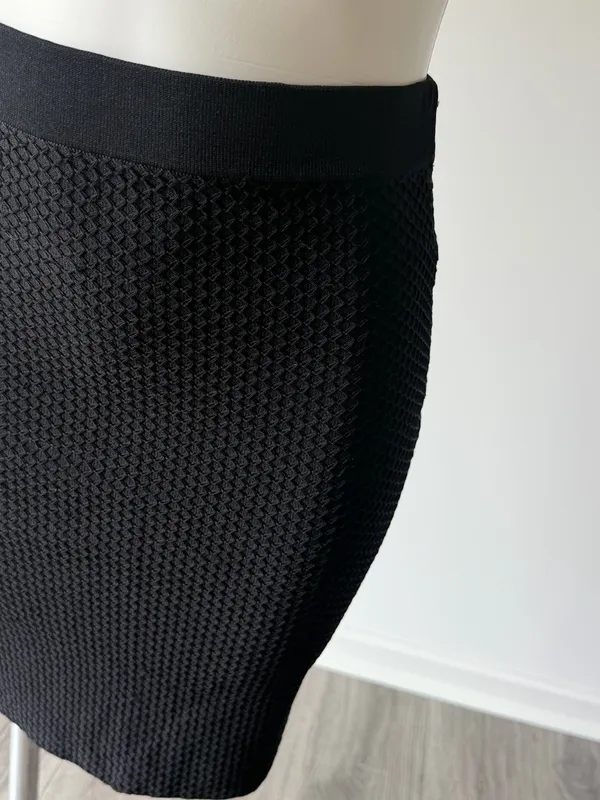 Forever 21 Classic Black Textured Pencil Skirt - Image 2