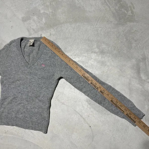 Vintage Abercrombie & Fitch 90s Y2K Sweater Women's M V Neck Hong Kong Moose - Image 6