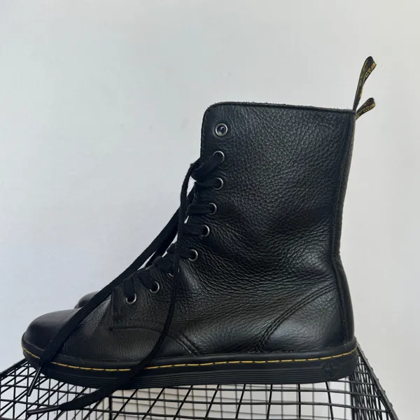 Dr. Martens Stratford Black Leather Floral Fold Down Boots Women’s 8 EU 39 - Image 4