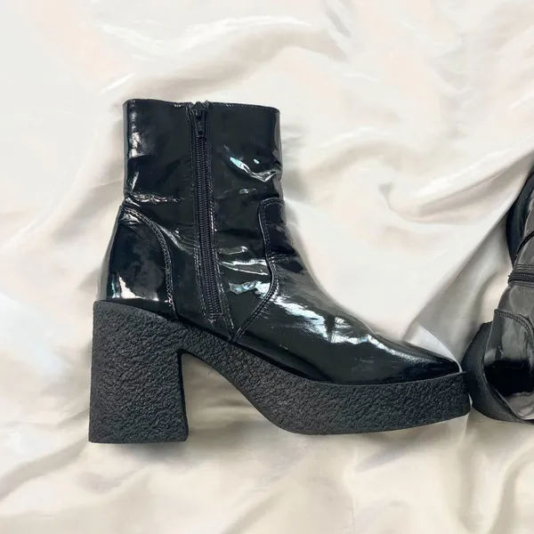 Urban Outfitters (UO) Aria Black Vegan Patent Leather Chunky Heeled Boots US 8 - Image 5