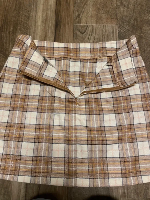 Sans Souci Lurex Plaid Mini Skirt with Front Slit - Beige & Cream Size Medium - Image 9
