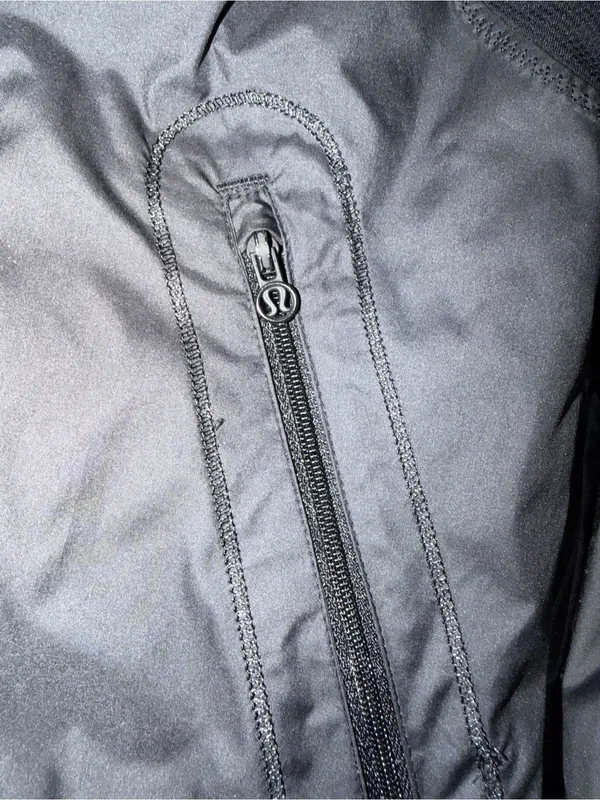 Lululemon Lightweight reversible Bomber Jacket. Women’s 8! Sleek fit. - Image 11