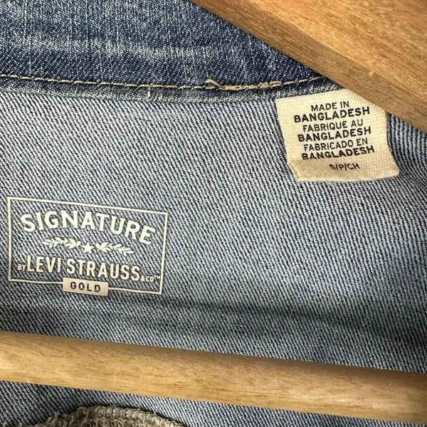 Levis Signature Womens size Small Gold Classic Trucker Denim Jacket - Image 8