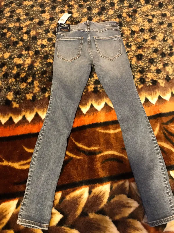 Hollister High Rise Ripped Jeans - Image 2