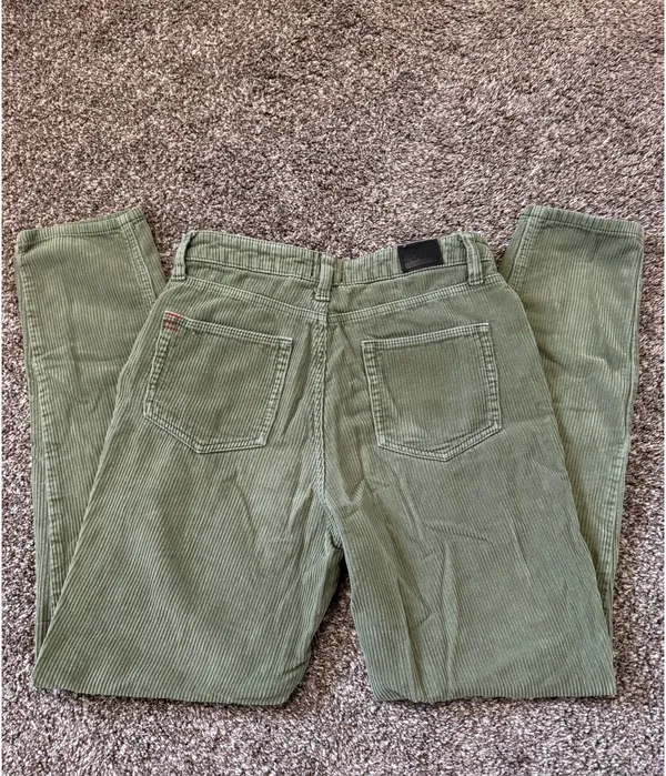Urban Outfitters BDG High-Rise Mom Jeans - Image 5