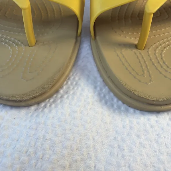 WOMEN'S CROCS TULUM TOE POST SANDALS Canary Tan W9 - Image 3