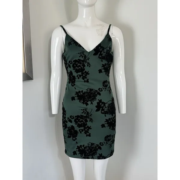 Windsor Women’s Green Velvet Floral Whimsigoth Dress Goth Grunge Stretch Size S NWT - Image 2
