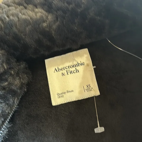 NWOT Abercrombie & Fitch Black 1/4 Zip Faux Fur Sherpa Heavyweight Jacket - Image 7