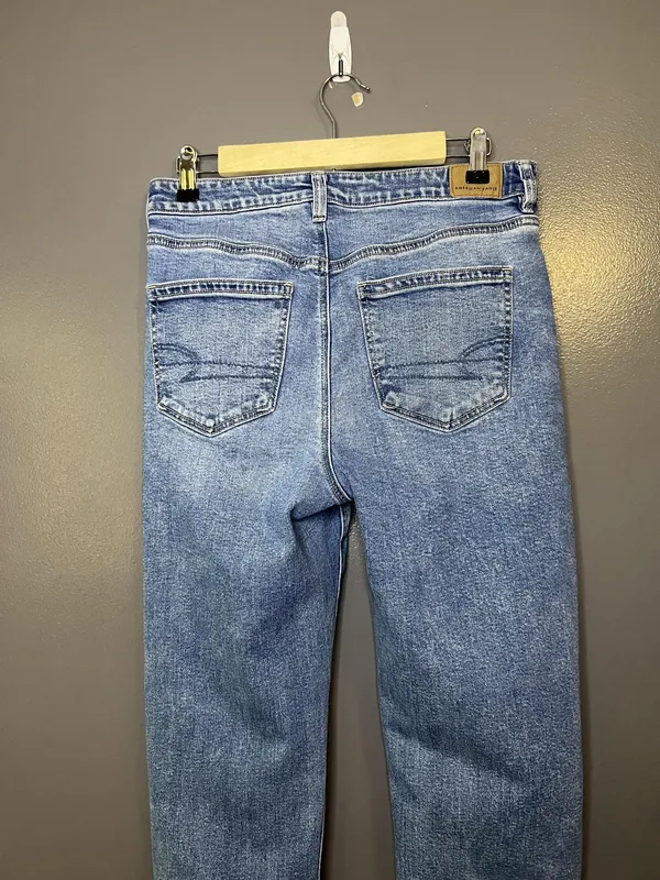 American Eagle Outfitters Mom Jeans Womens 8 Long Light Wash Distressed Denim - Image 5