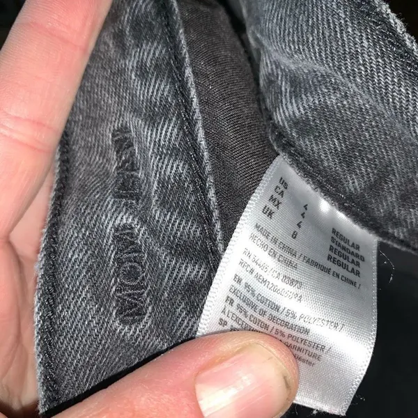 American Eagle black distressed size 4 normcore Mom jeans - Image 2