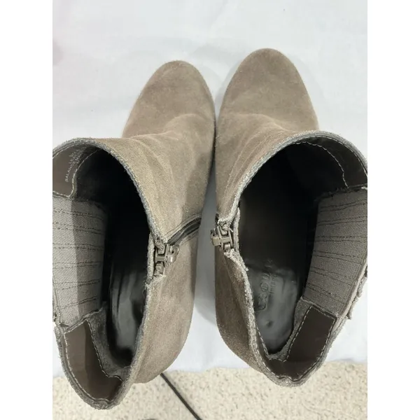 Womans Crown Vintage Ryder Taupe Suede Block Heel Zipper Ankle Boots 9 M - Image 6