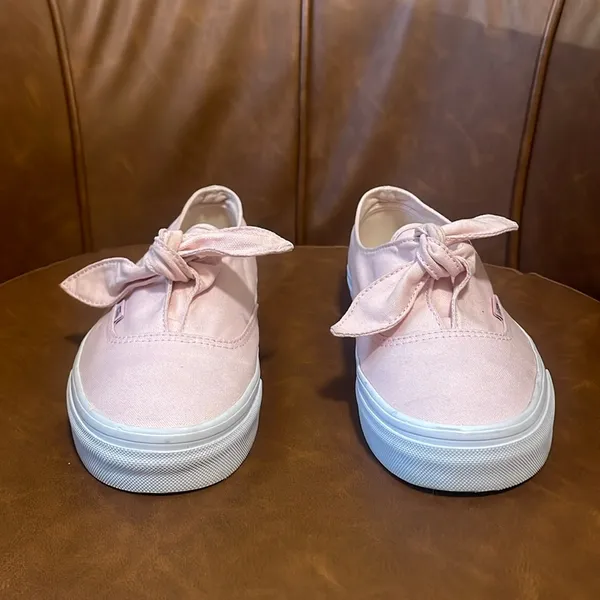 VANS Chalk Pink Knotted Sneakers $90 EUC Wmn 8; Men 6.5 - Image 3