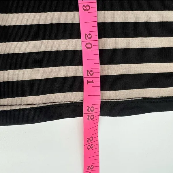 NWT Letarte Hawaii rashguard UPF‎ top sz M skull striped - Image 5