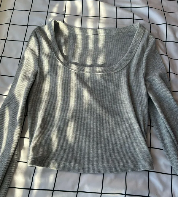 Boutique Gray, Long Sleeve Shirt Cropped - Image 2