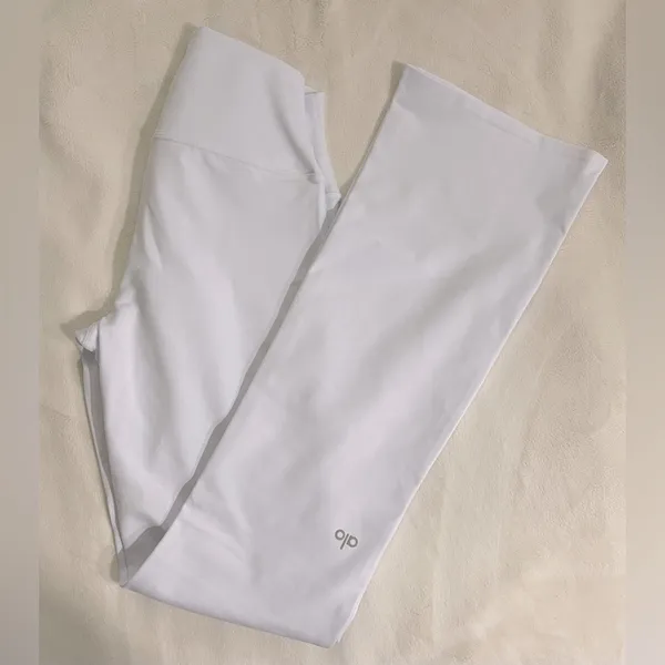 Alo NWOT Airbrush High Waist Bootcut White Legging Size M - Image 3