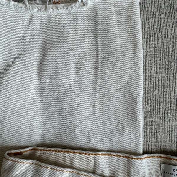 Zara Women's Cream Flare Jeans - Image 4