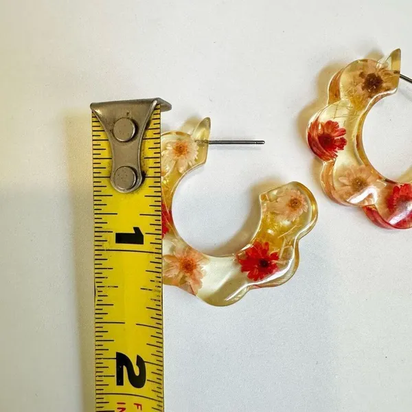 Dried Flower Acrylic Hoop Earrings - Image 6