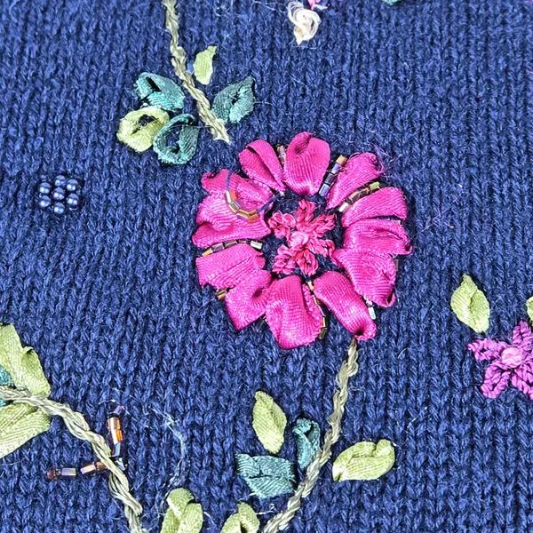 Erika‎ Vintage Navy Blue Embroidered Floral Ribbon Beaded Knit Vest Medium - Image 7