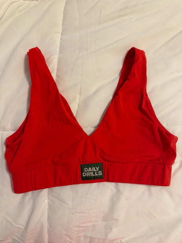 Daily Drills Go! V-Neck Sports Bra Heart - Image 2