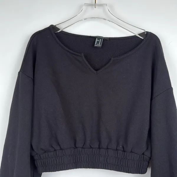 Forever 21 Cropped Sweatshirt Womens Black Half Sweater Crop Top Shirt Size M - Image 2