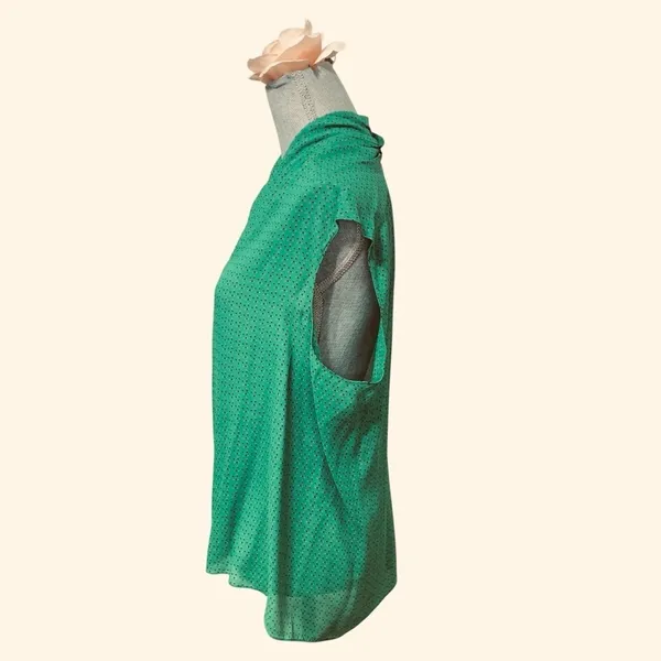 CAbi Style #124 Micro Polka Dot Kelly Green Silk Blend Sleeveless Blouse - L - Image 4