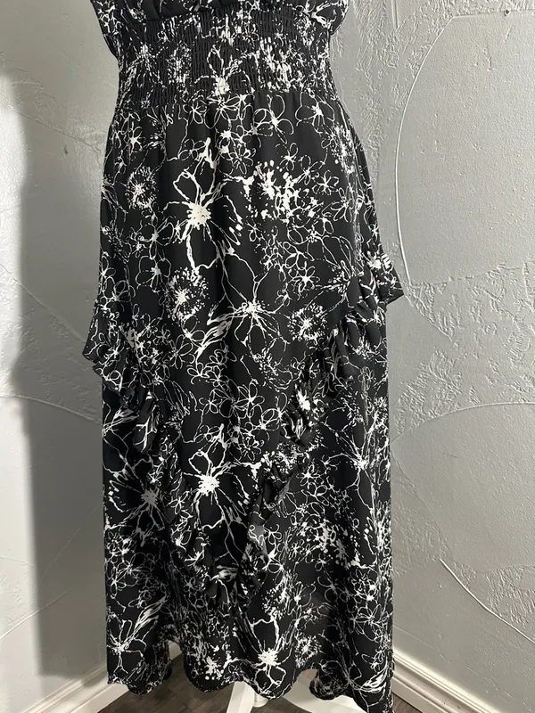 Sleeveless Black & White Floral High-Low Dress - Image 7