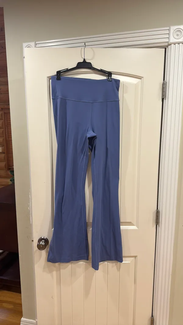 Lululemon Align Flare High-Rise - Image 3