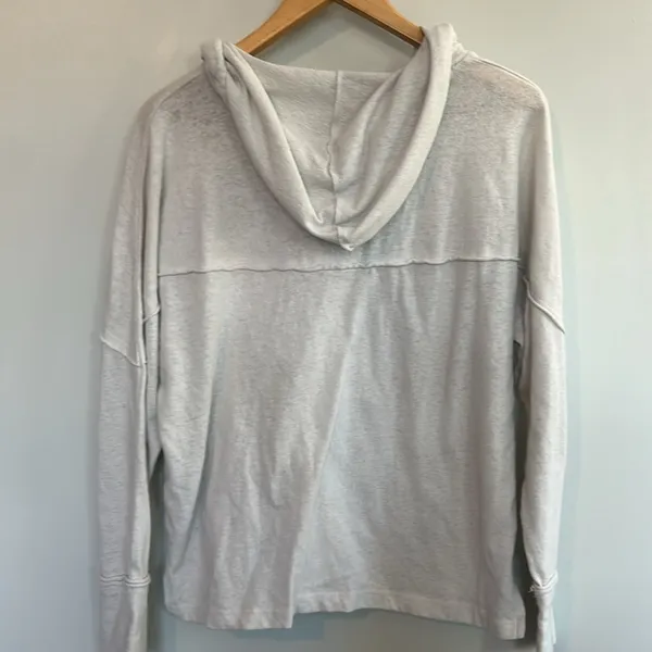 Women’s  size medium lightweight cotton blend beach vacation hoodie - Image 5